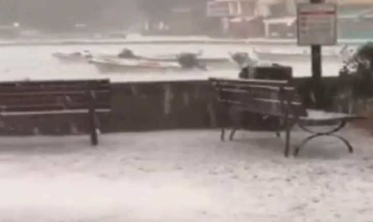 Portofino, il borgo imbiancato dalla grandine