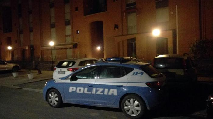 Napoli, rapina a Fuorigrotta al supermercato Md: poliziotto spara e ferisce i due malviventi