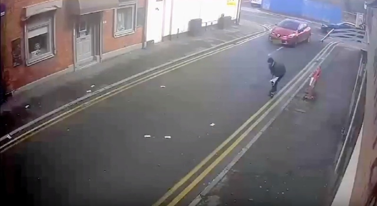 banca-perde-soldi-strada