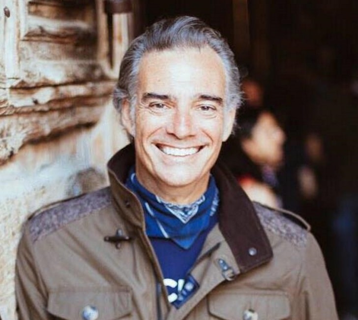 Roberto Parodi spopola su Facebook: il fratello di Cristina e Benedetta