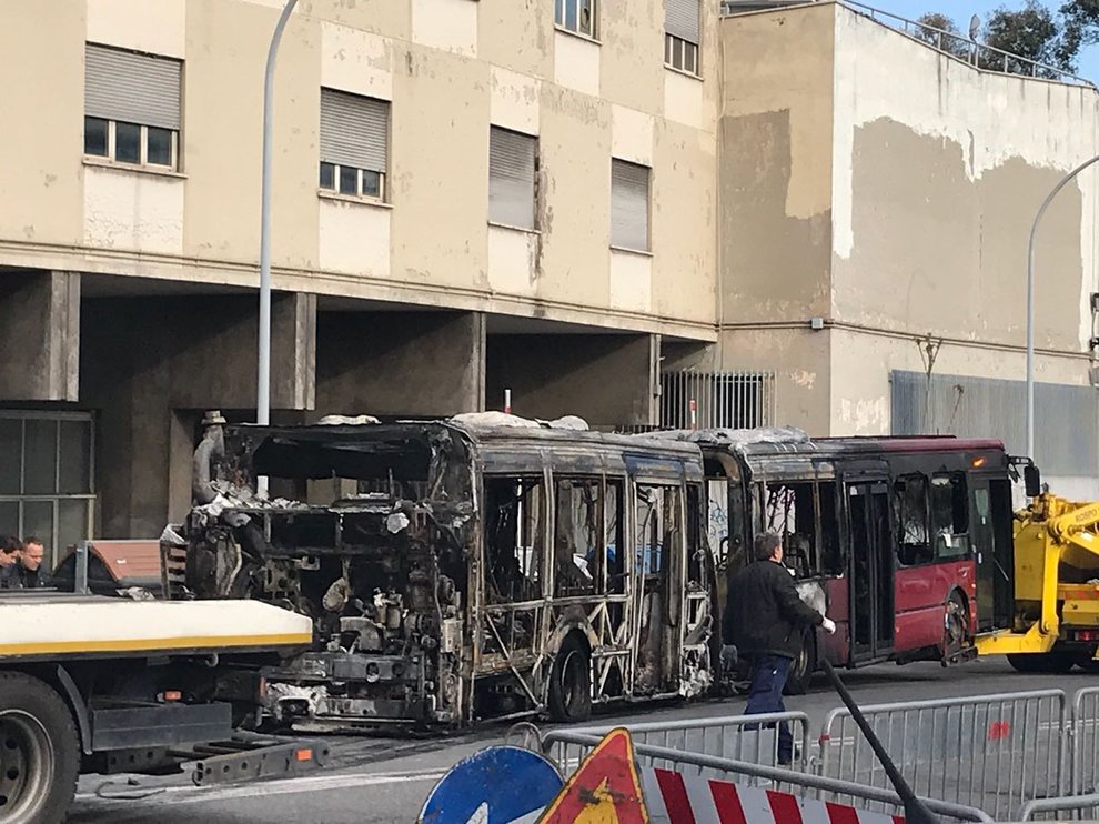 roma bus fiamme