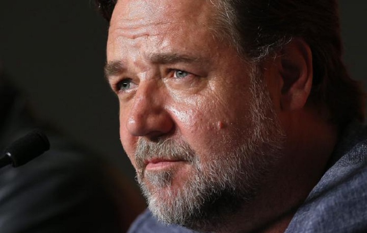 Russell Crowe dimentica cellulare nell'auto venduta all'asta. I messaggi imbarazzanti: "Sto andando a..." (foto Ansa)