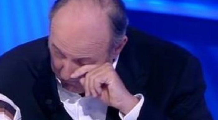 C'è posta per te, Gerry Scotti in lacrime per la storia di Nunzia e del figlio Francesco