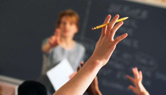 Contratto scuola: ai prof aumento (da 85 a 110 euro) e orario invariato