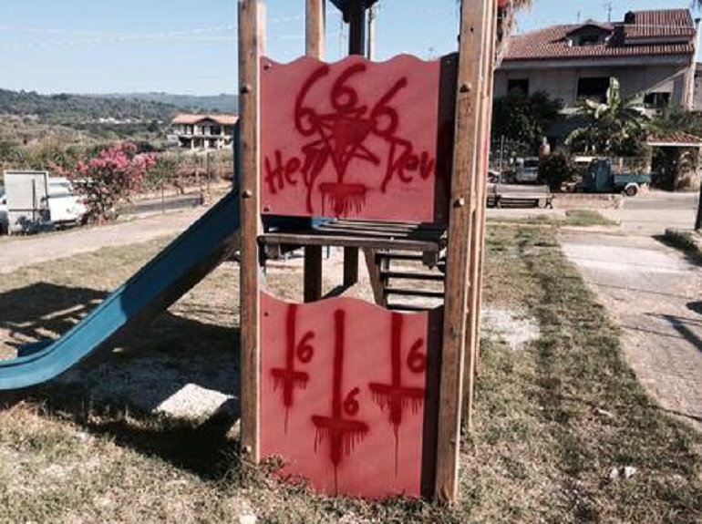 Sette sataniche, in Italia sono dieci: i bambini nei loro sacrifici (foto d'archivio Ansa)