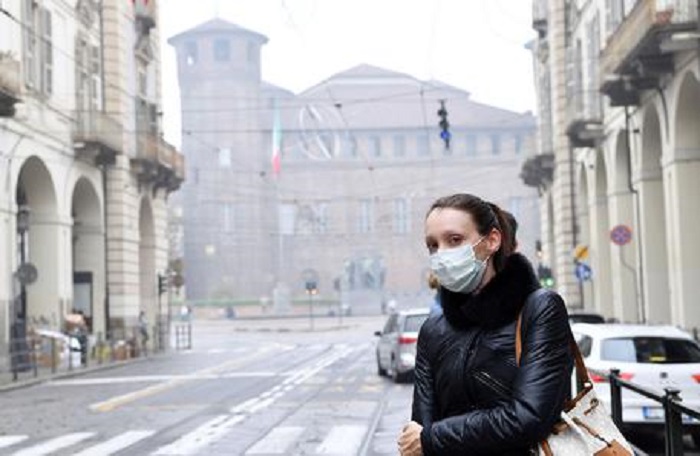 Smog, come fare per evitarlo: passeggiate, car sharing... i consigli di Aidaa