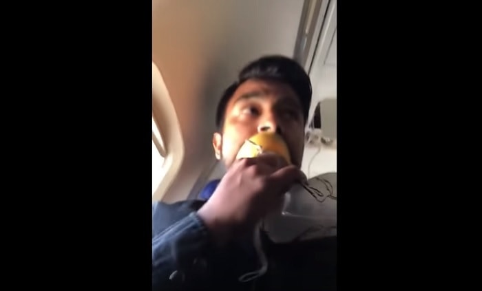 Southwest Airlines. Dio e Facebook...motore esplode, aereo va giù, ecco a chi si pensa in cabina pensando di morire