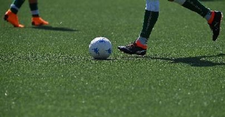Urla al figlio in campo: "Spaccagli le gambe". Sospesa la partita degli Esordienti