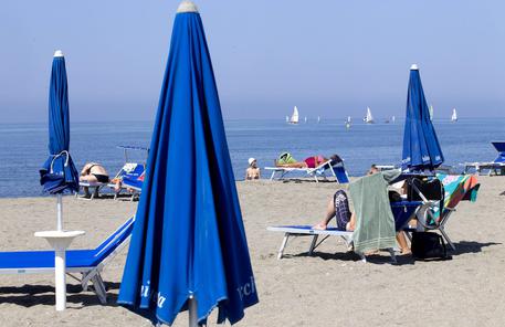 Frits Bolkestein, il padre della direttiva Ue: "Non si applica agli stabilimenti balneari, sono beni non servizi"