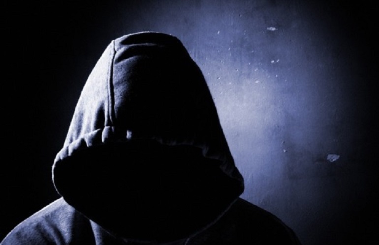 Rimini, studentessa inglese denuncia di essere stata molestata da tre uomini incappucciati