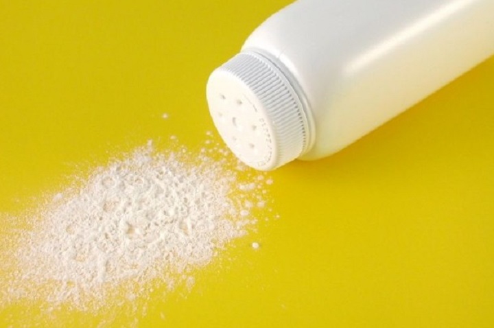 Usa per 30 anni il talco e si ammala di cancro: maxi risarcimento da 117 milioni di dollari