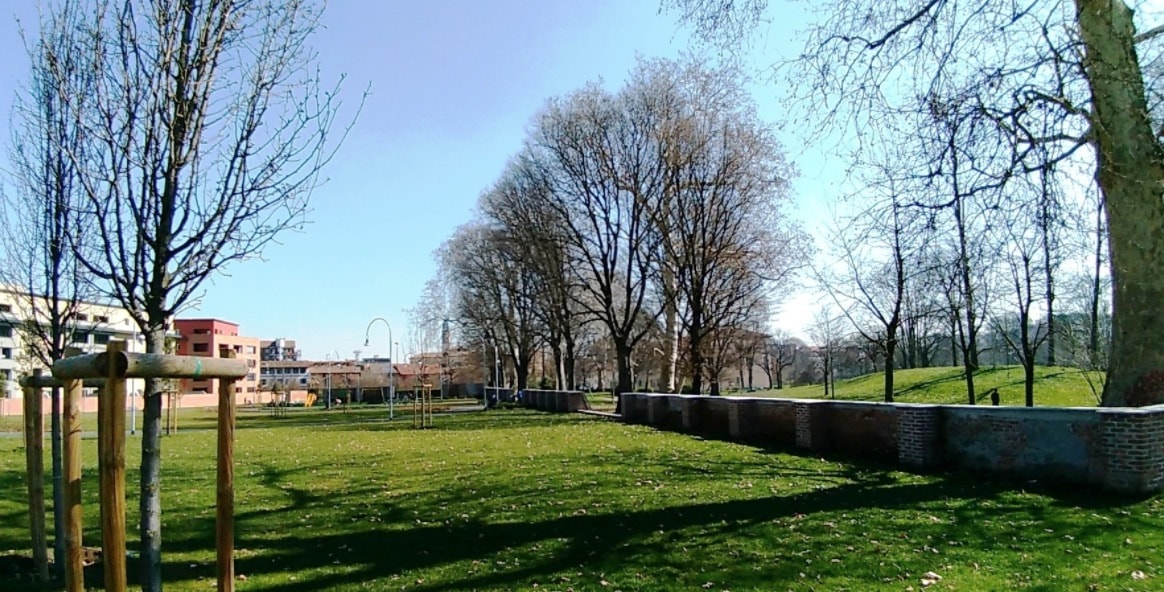 Donna accoltellata a Villa Litta a Milano