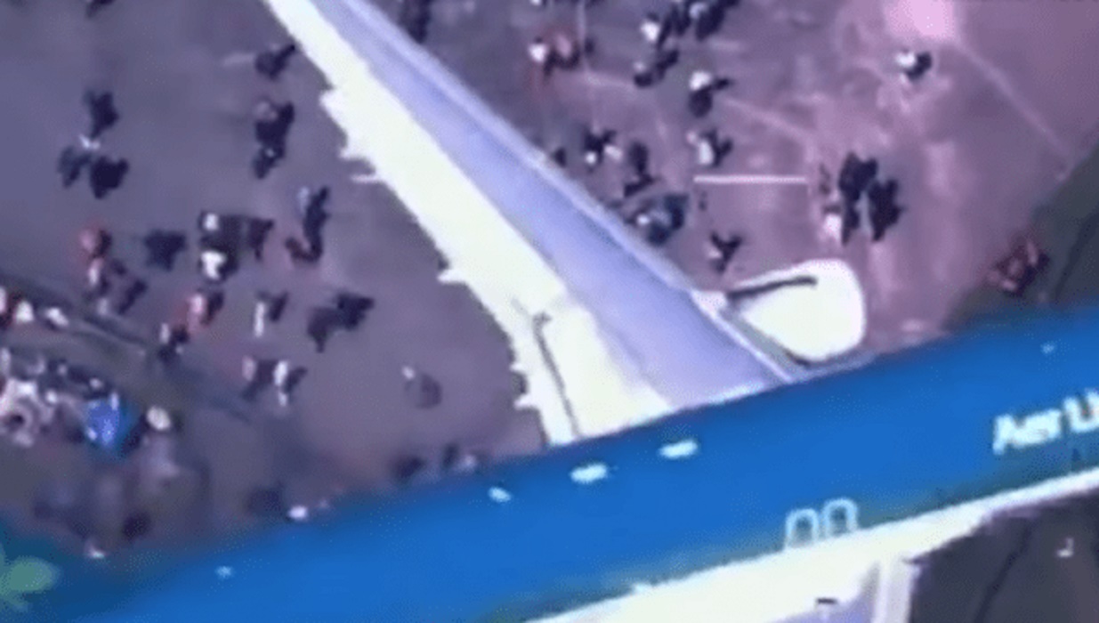 Aereo linea vola sopra Windsor