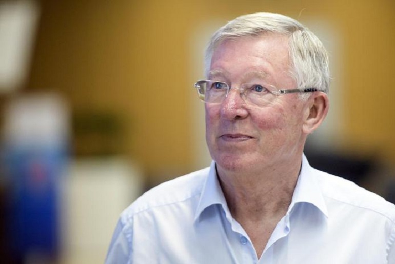 Alex Ferguson, l'ex allenatore del Manchester United operato per emorragia cerebrale: è grave (foto Ansa)
