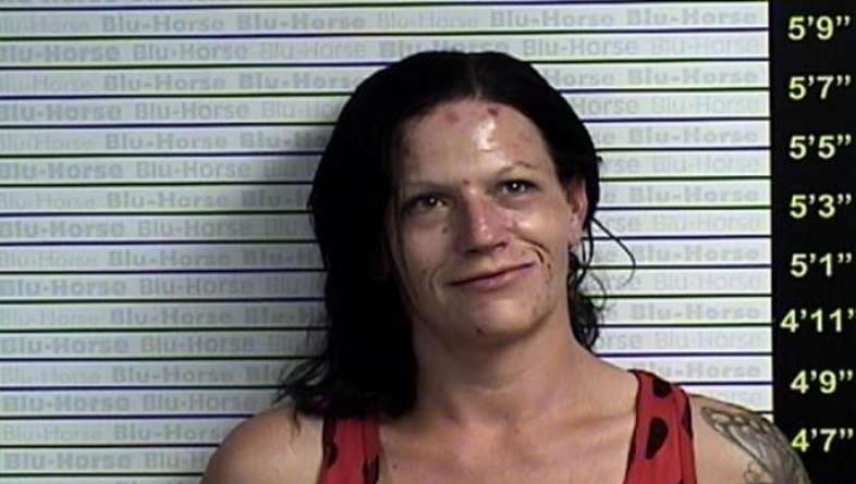 Uccide i suoi partner (forse 11) poi li cucina e li serve per cena