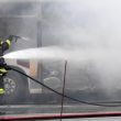 Un autobus di linea in fiamme in via del Tritone