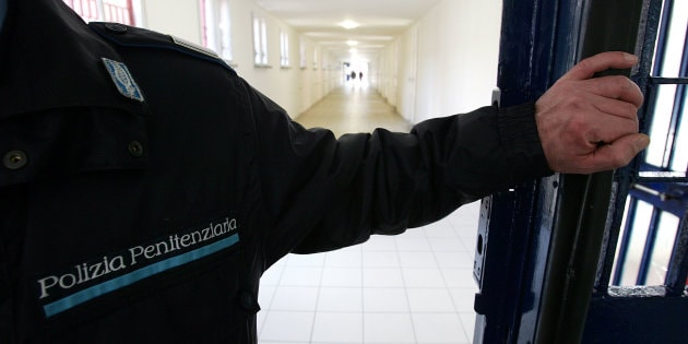 Carceri, un agente su 3 si candida elezioni per mese di ferie pagato