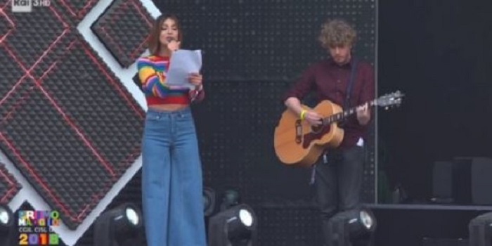Roma, Piazza San Giovanni. Ambra Angiolini legge Steinbeck al Concerto del Primo Maggio