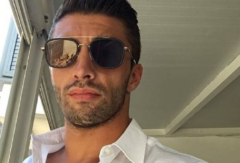 Andrea Iannone furioso su Instagram dopo le foto di Belen con Corona: "Io sono..."