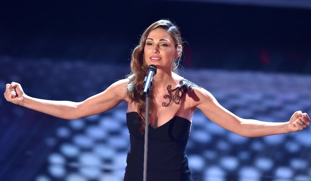 Anna Tatangelo scorda Gigi D'Alessio con Chiedere scusa, il suo ultimo brano da record