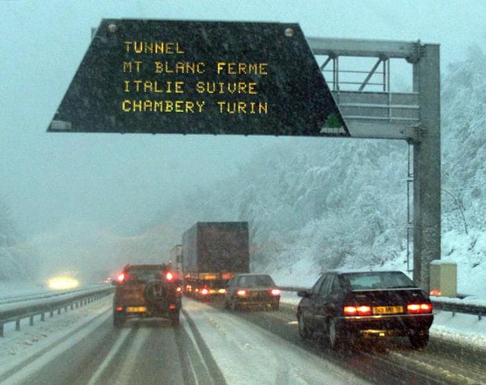 Francia: autovelox nascosti su auto private