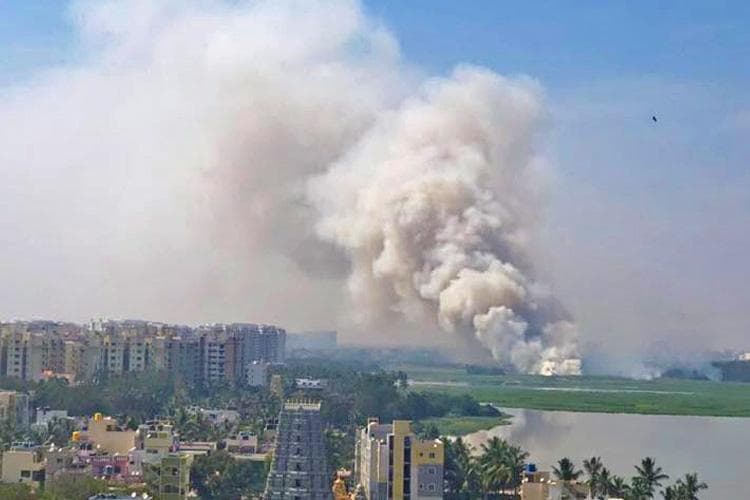 YOUTUBE India, il lago Bellandur a Bangalore prende fuoco da solo