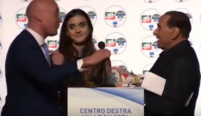 Silvio Berlusconi, gaffe ad Aosta: "Preferisco lei". Ma è la figlia del coordinatore di Fi...
