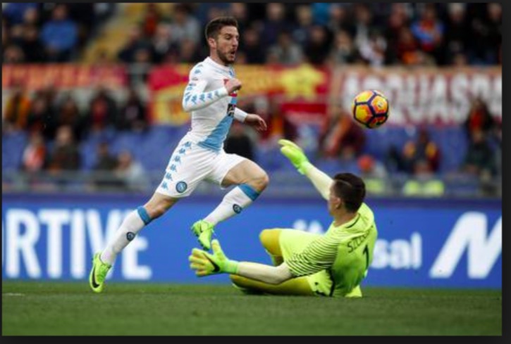 Il Manchester United vuole Dries Mertens: è pronto a pagare la clausola