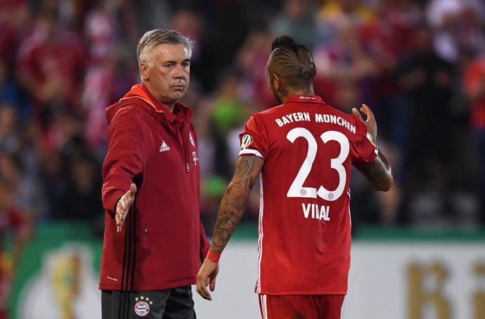 Calciomercato Napoli: Vidal, Di Maria, Benzema e Leno mirino