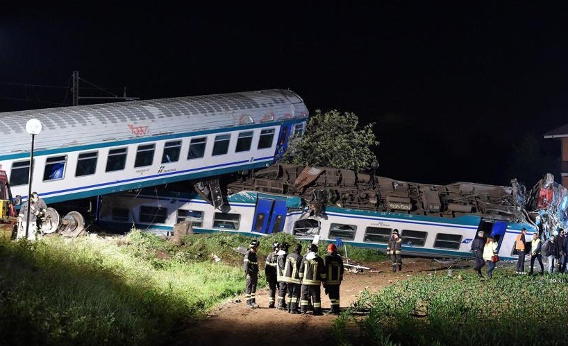 Incidente Caluso, indagato l'autista lituano del Tir: ipotesi errore umano (foto Ansa)