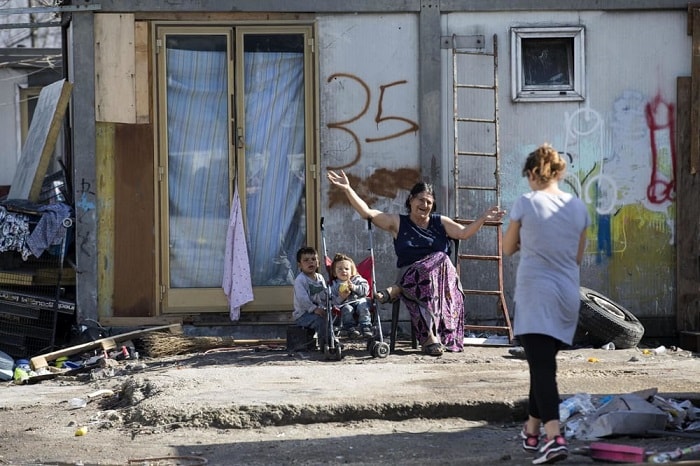 Roma: soldi e contributi a chi ospita i rom del Camping River. La delibera sul contributo