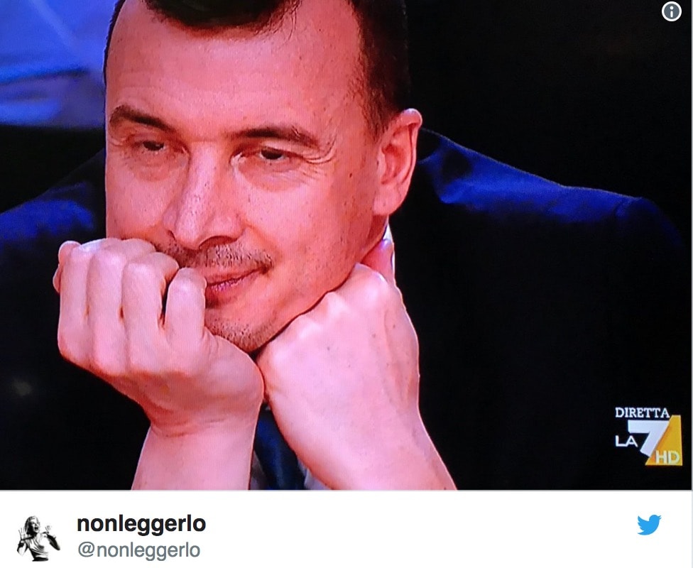 Rocco Casalino a DiMartedì: sguardo stanco mentre ascolta Di Maio
