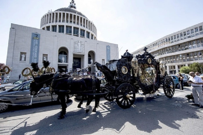 Roma, Casamonica picchiano disabile e barista: non erano stati serviti per primi