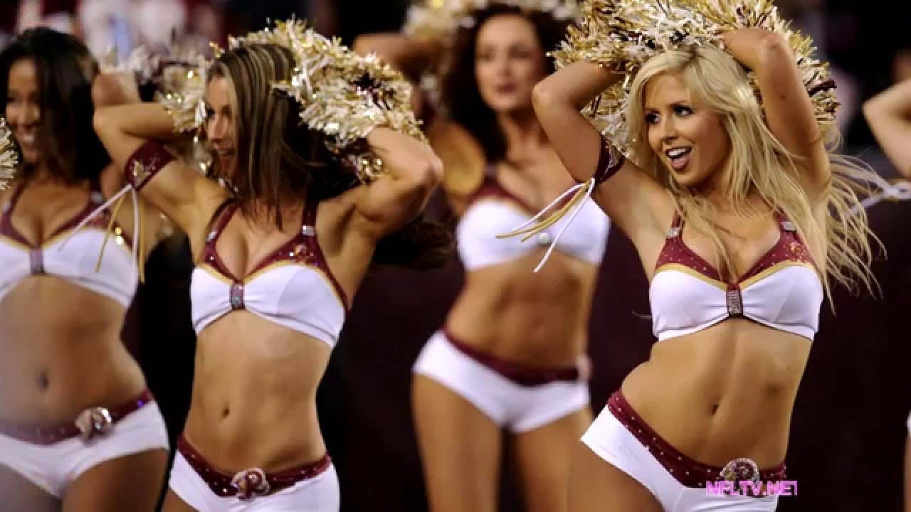 Cheerleader dei Washington Redskins costrette a posare senza reggiseno