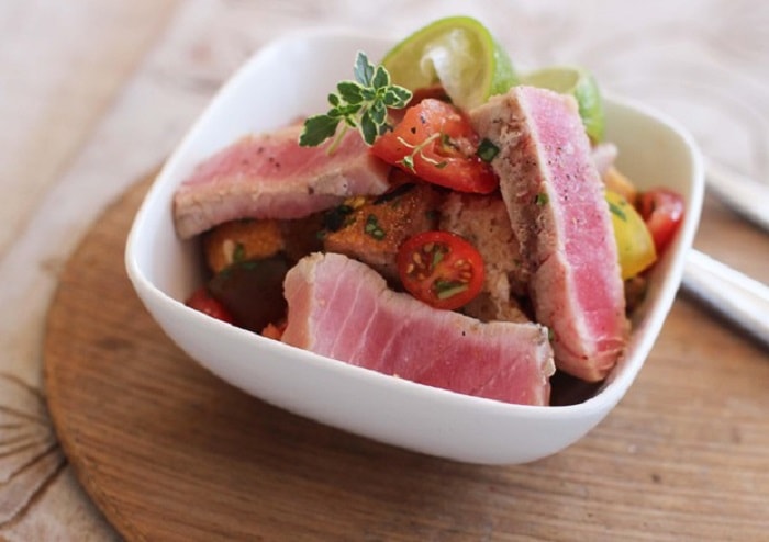 Cibo tutte le bugie: carne rossa uguale cancro, tisane brucia grassi, crudo è bio...