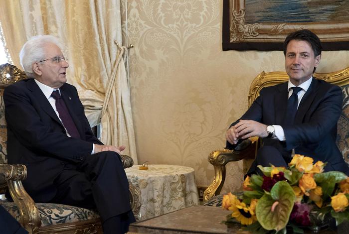 Governo, Giuseppe Conte rinuncia all'incarico