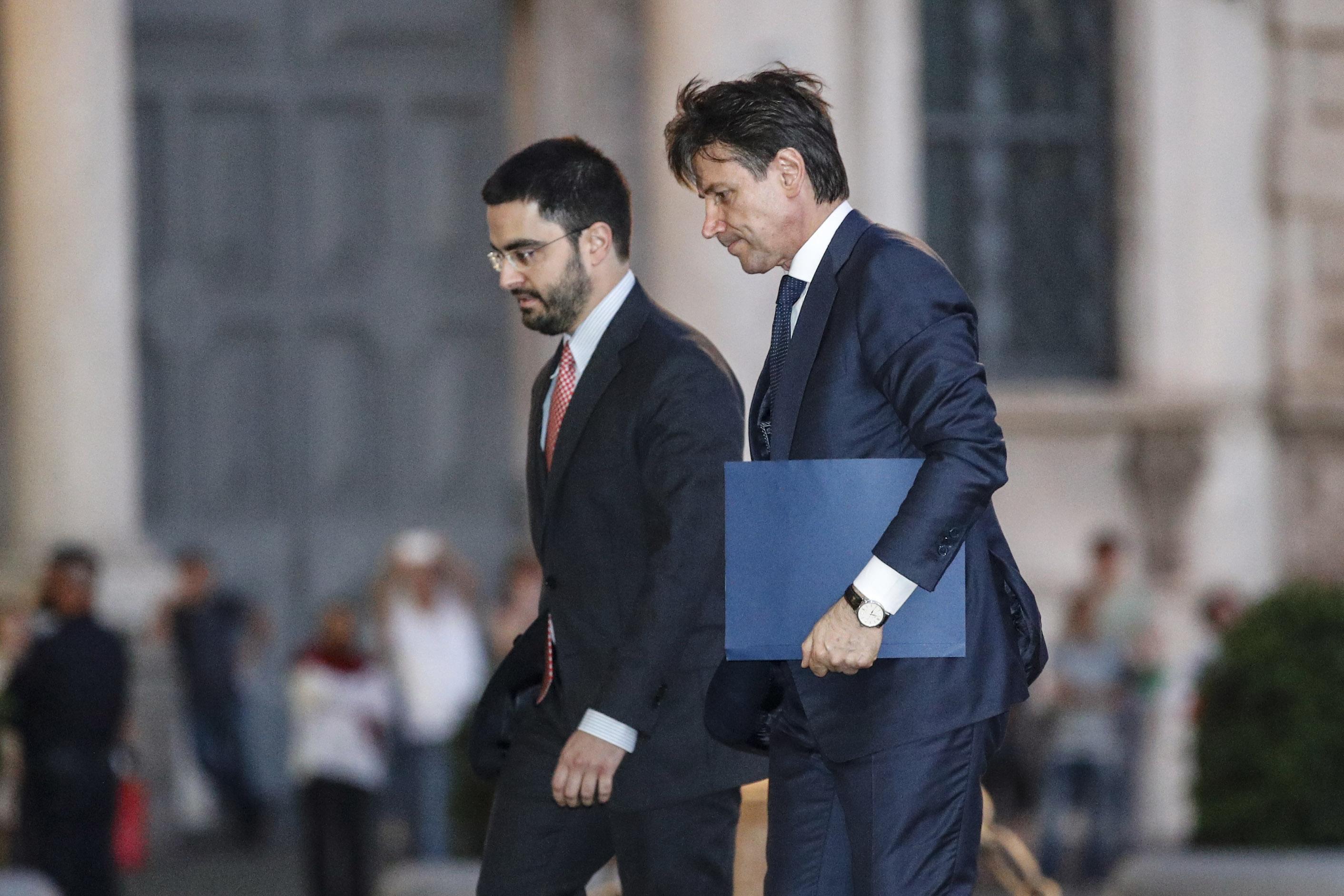 Giuseppe Conte premier incaricato, ha presentato lista ministri a Mattarella. Giuramento domani alle 16