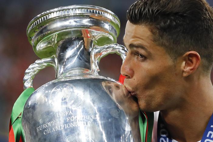 Cristiano Ronaldo è lo sportivo più amato del Mondo, Valentino Rossi