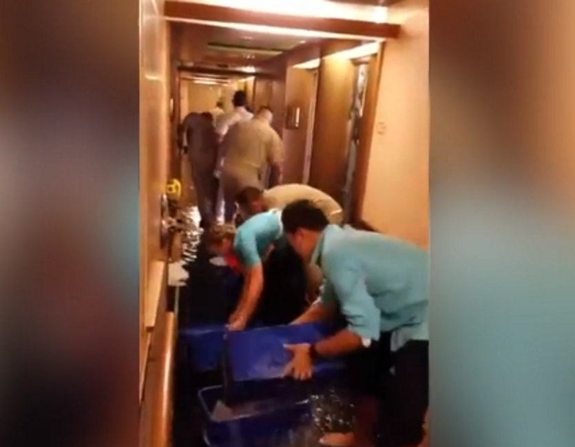 Crociera ai Caraibi, paura quando acqua invade corridoi e stanze