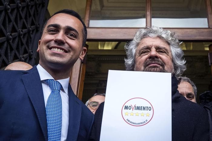 M5s. Di Maio - Grillo: lingua biforcuta sull'Euro e quella minaccia...
