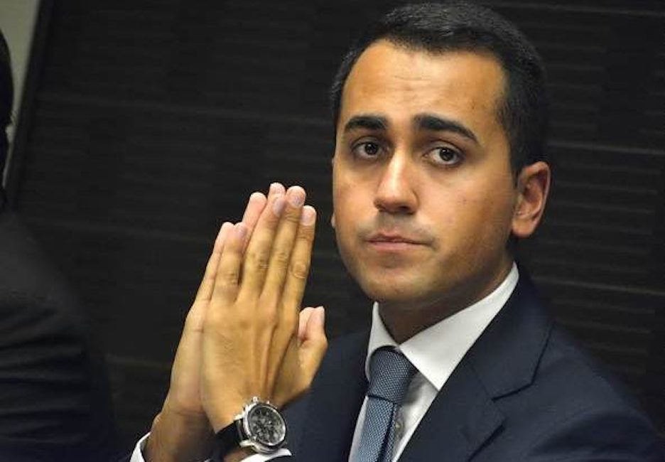 Luigi Di Maio: "Ritiro l'impeachment". Ultimo appello a Mattarella: "Fai partire il governo Lega-M5s"