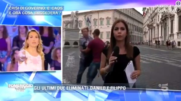 Barbara D'Urso, la reazione super con il disturbatore a Pomeriggio 5 VIDEO