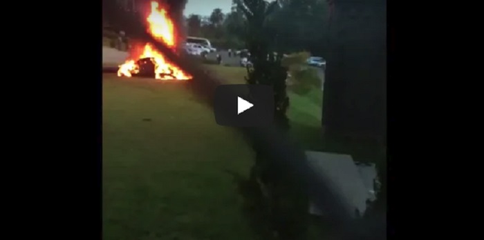 YOUTUBE L'elicottero che trasporta la sposa si schianta al suolo. Lei sopravvive e arriva, puntuale, alla cerimonia