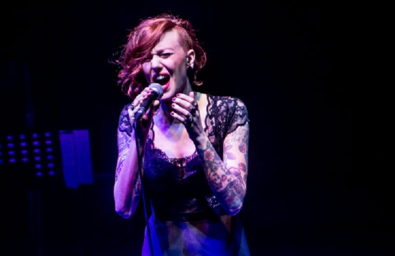 Eva Pevarello, l'ex concorrente di X-Factor aggredita da una sconosciuta a Venezia (foto Ansa)