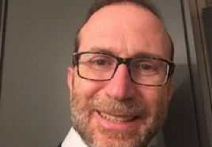 Fausto Filippone, ai funerali gli unici fiori da parte degli amici