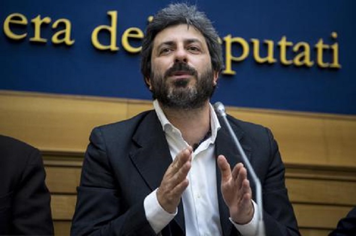 Informazione: emergenza Italia, ecco il populismo mediale, dall'alto