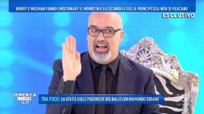 Giovanni Ciacci a Domenica Live: "David Beckham riempie Victoria di Corna. Quando lei trovò l'amante..."