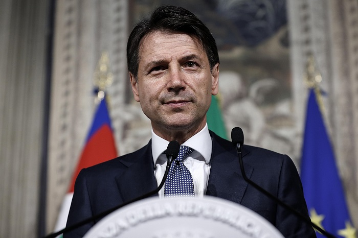 Giuseppe Conte avvocato difensore del popolo e la scena del taxi