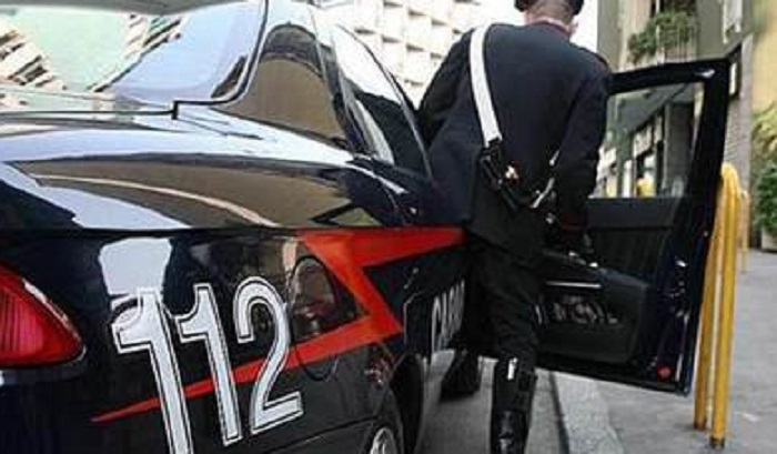 Napoli: rapinatore si gira e si fa vedere per sbaglio. Vittima lo riconosce e lo fa arrestare (foto d'archivio Ansa)