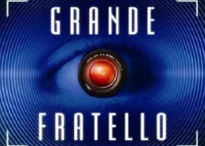 Grande Fratello, Striscia la Notizia: "C'è un complotto contro Barbara D'Urso..."